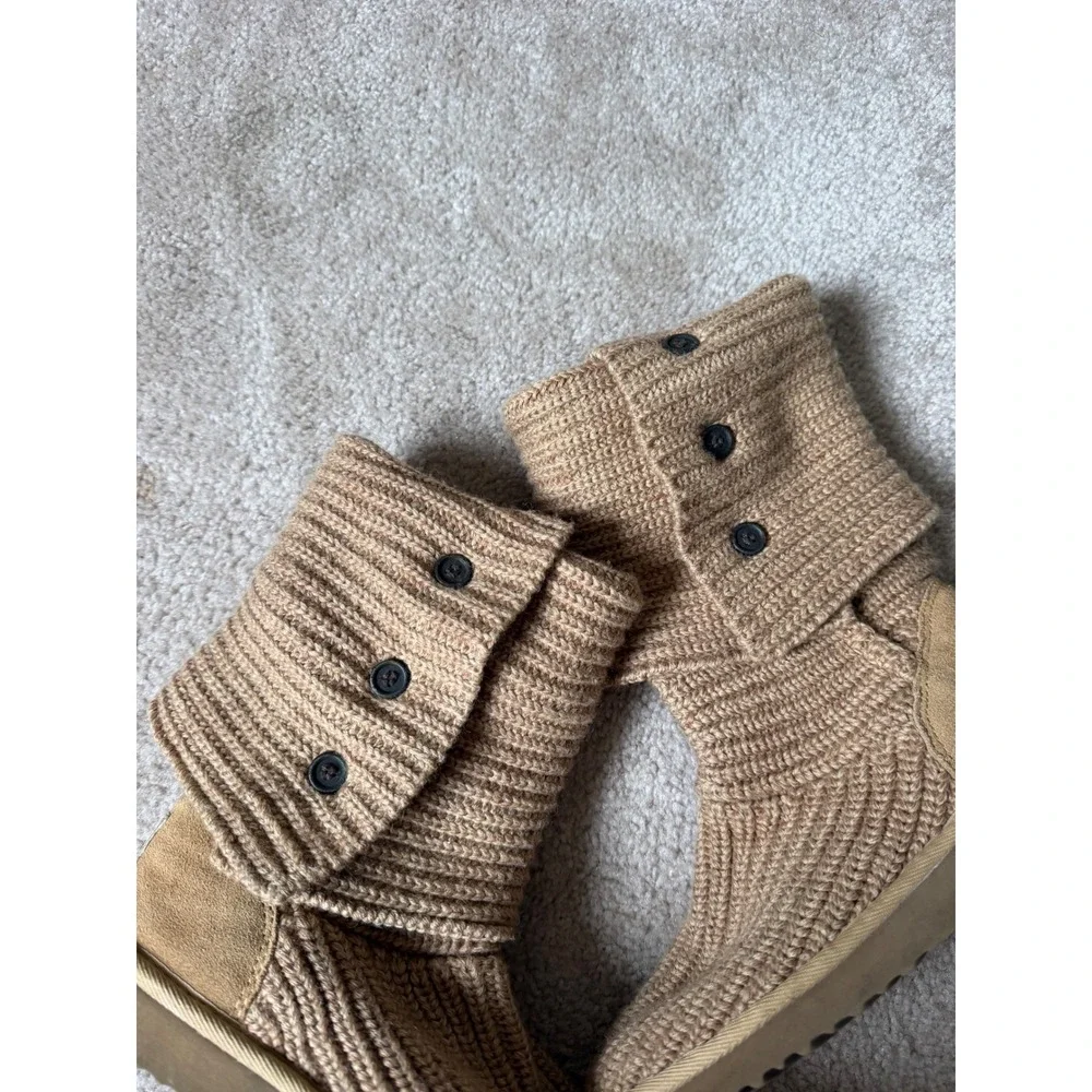 UGG Classic Cardy Boots Knit 3-Button Tan Size 8